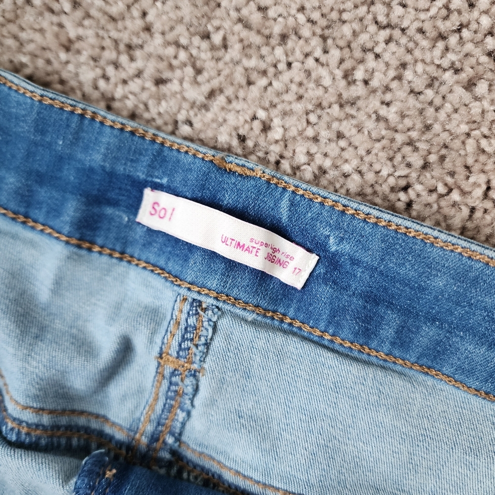 Faded Ripped Jegging - Picture 7 of 12